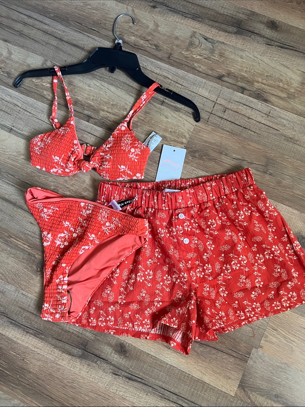 New dippin daisy’s 3pc red flower swim set with shorts size xs